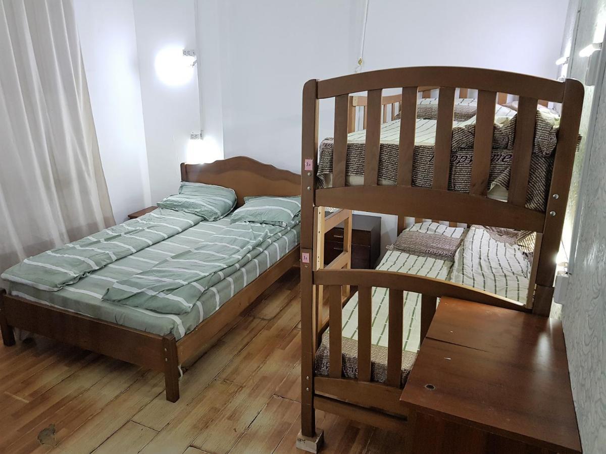 Backpackers Hostel Tbilisi Esterno foto