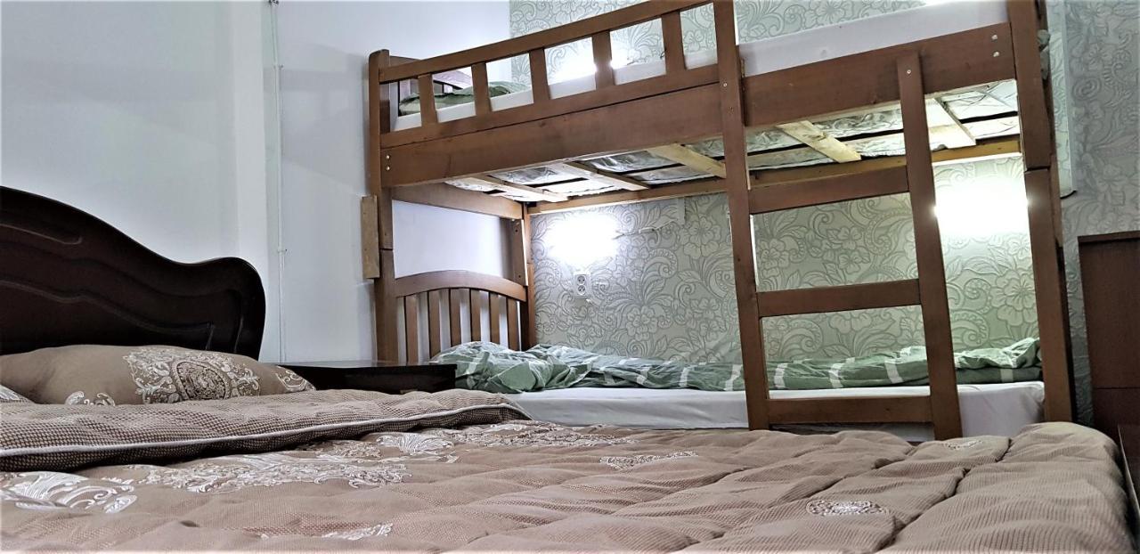 Backpackers Hostel Tbilisi Esterno foto