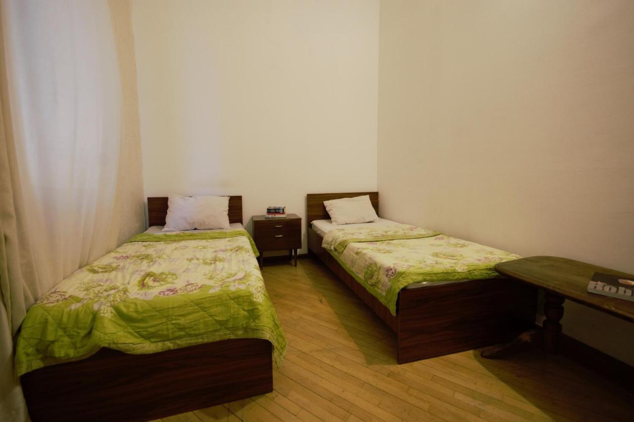 Backpackers Hostel Tbilisi Esterno foto
